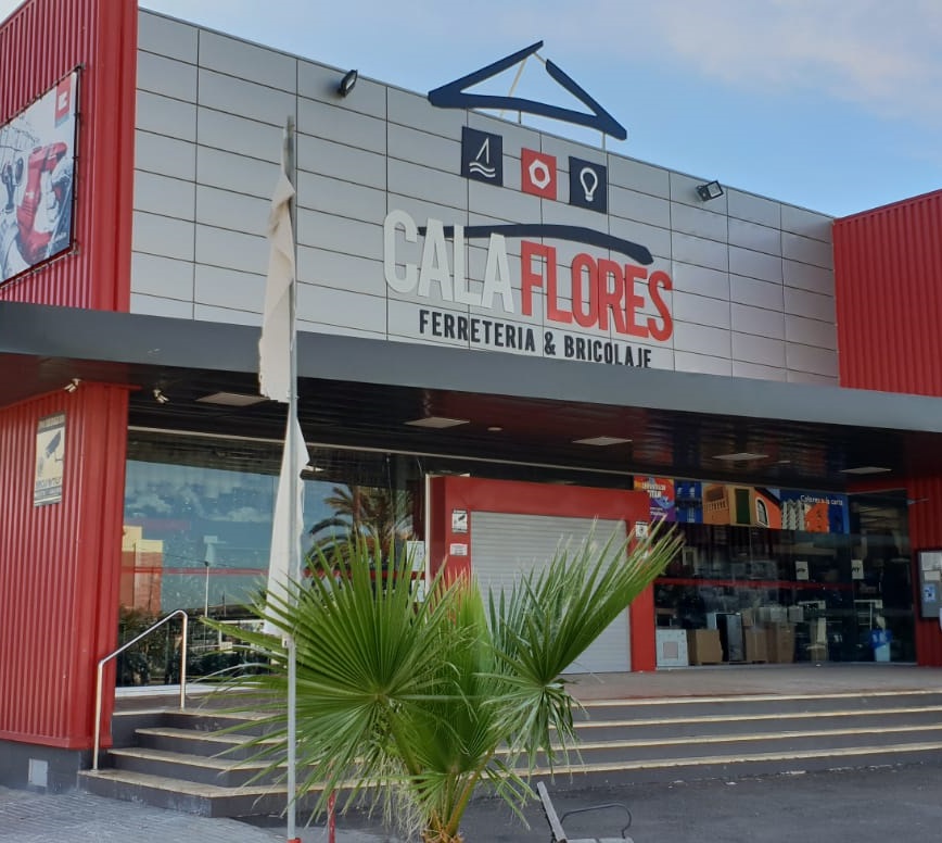 Construcciones de estructuras met&aacute;licas CARTAGO - Fachadas y cubiertas en construcci&oacute;n de naves industriales y estructuras met&aacute;licas